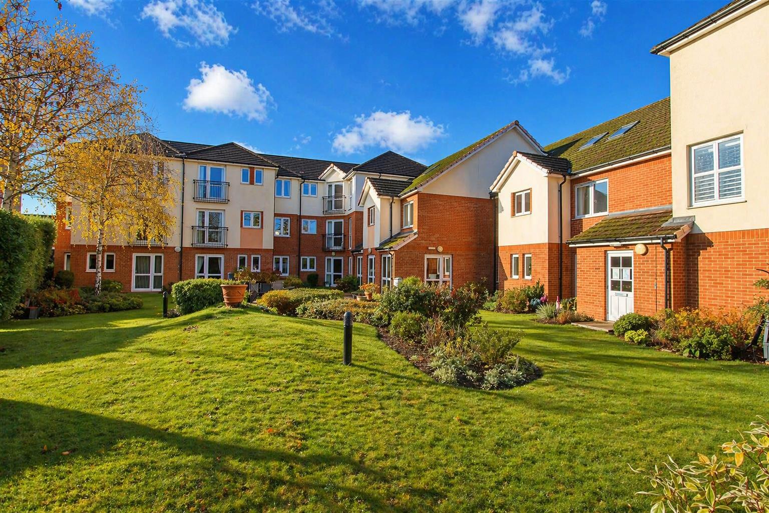 1 bed property in Kingston Road, Epsom